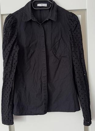 Чорна сорочка з незвичайними рукавами