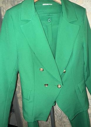 Класичний костюм