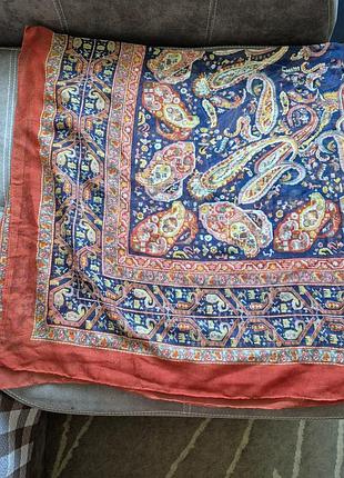 Гарна велика хустка, парео, палантин