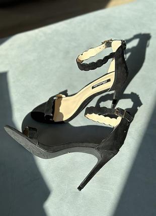 Чорні замшеві босоніжки, підбори 10 см