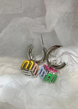 Серьги с буквой m