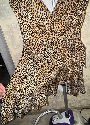 Сукня з лео принтом