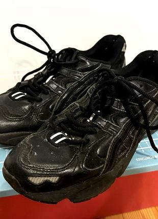 Кросівки asics