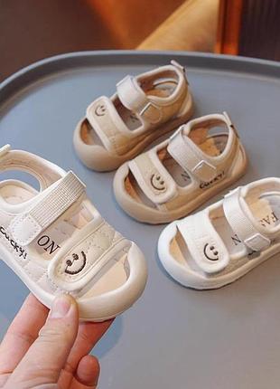 Босоніжки на дівчинку