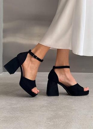 Босоніжки жіночі