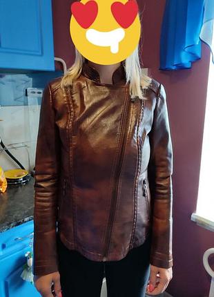 Жіноча шкіряна куртка розмір м