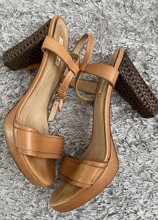 Роскошные бежевые кожаные босоножки massimo dutti 39/25.5🧡🌺