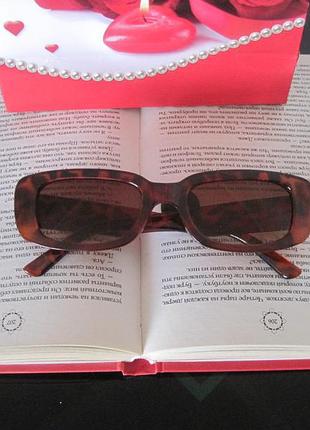 Модні сонцезахисні окуляри