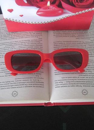 Модні сонцезахисні окуляри