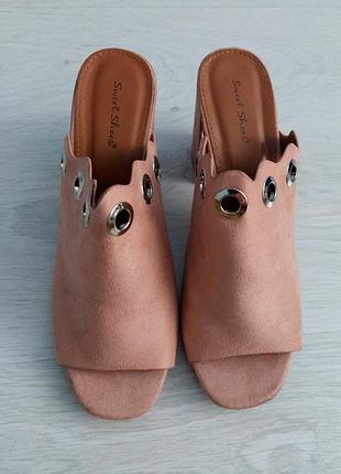 Пудровые босоножки 40 размера (смотрите внимательно описание к товару)