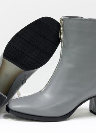 Эксклюзивные кожаные серые ботинки с элегантным замочком спереди6 фото