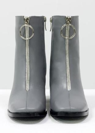 Эксклюзивные кожаные серые ботинки с элегантным замочком спереди2 фото