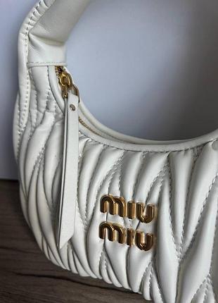 Кожаная женская сумка миу миу миумиу check out your first look at the upcoming Miu Miu x New Balance 574 collaboration milk7 фото