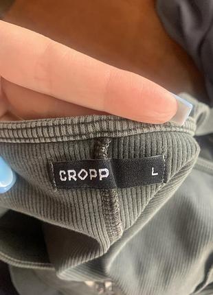 Приталена сукня з вирізом