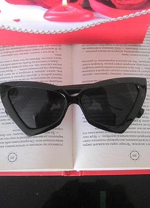 Модні сонцезахисні окуляри