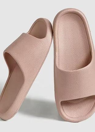 Шльопанці жіночі пудрові тапочки