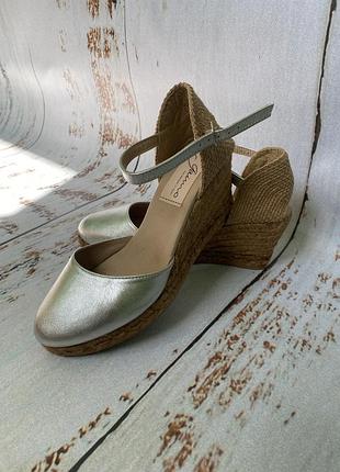 Взуття жіноче на платформі