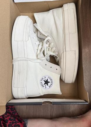Жіночі кеди фірми converse , молочного кольору