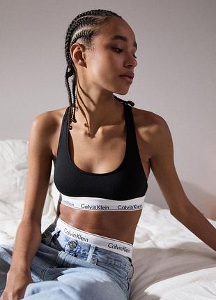 Топ жіночий calvin klein, чорний базовий топ з надписом
