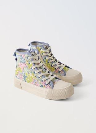 Високі кеди zara з квіточним принтом р.37