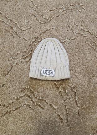 Шапка бежева