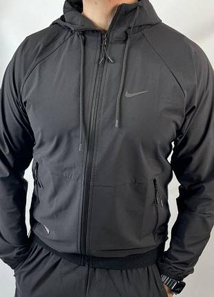 Мужской спортивный костюм nike.