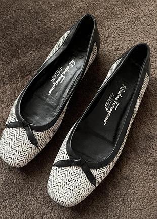 Salvatore ferragamo туфлі балетки 36р італія