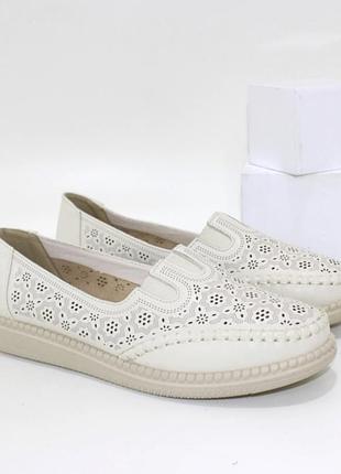 Бежеві жіночі літні туфлі сперперфорацією