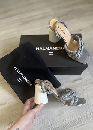 Halmanera босоніжки
