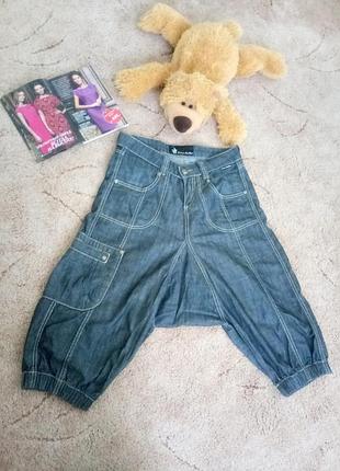 Брендовые джинсовые бриджи-шорты .очень крутые.