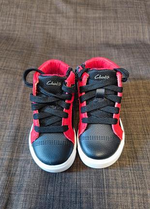 Детские кожаные ботинки кроссовки clarks leather "city oasis"(21р.)