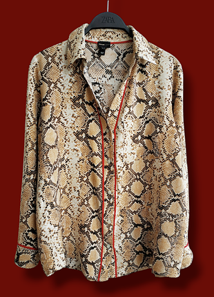 Натуральная рубашка в актуальный змеиный принт river island.