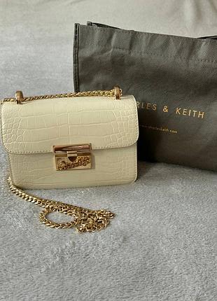 Сумка від charles&keith