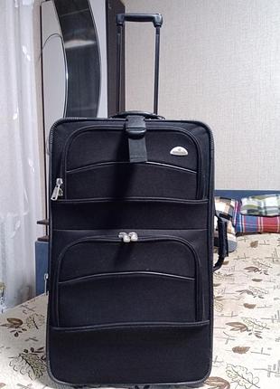 Чемодан на колесах от samsonite, цвет черный, полиэстер стан очень красивый,все работай,70/40/28