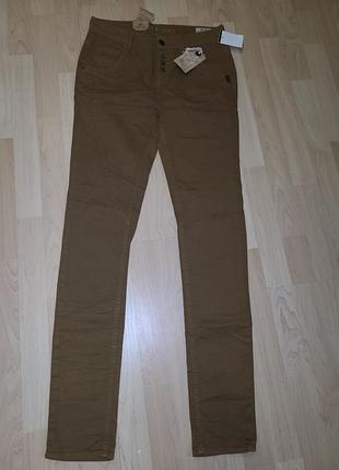 Джинсы рок горчичного цвета