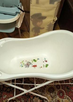 Ванночка для купання немовлят з підставкою