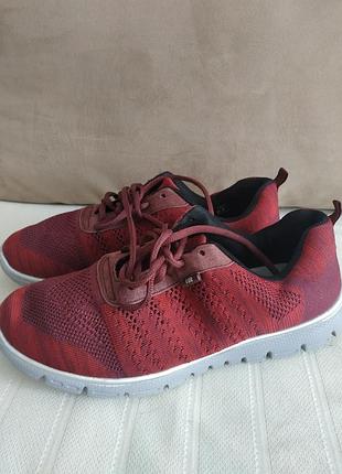 Кроссовки идиальное состояние стелька 26,5 легкие темно бурдовые
