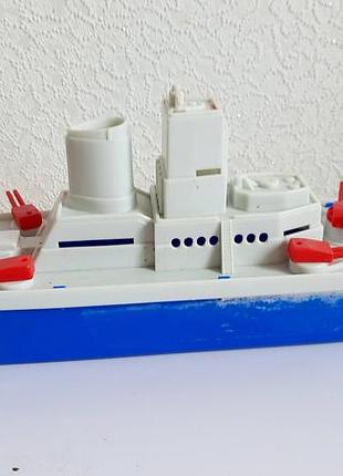 Игрушка кораблик 4