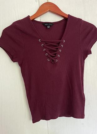 Бордова футболка перелет