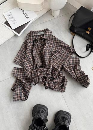 Жіноча сорочка з ефектом надірваних рукавів фланелева оверсайз в клітинку клітчата картата