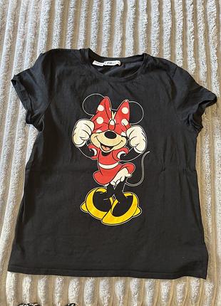 Чорна жіноча футболка  disney з minnie mouse