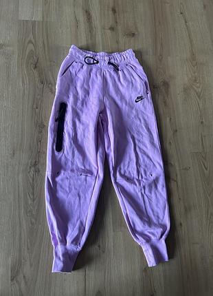 Жіночі спортивні штани nike tech fleece