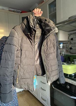 Жіноча куртка zara з теплим коміром, розмір m/l.