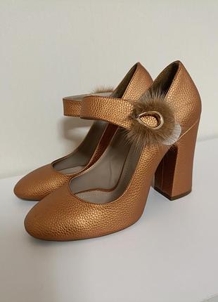 Туфли на блочных каблуках 39р.