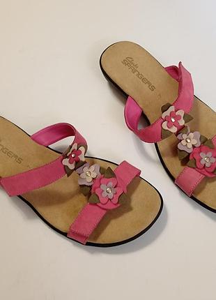 Шлепанцы от clarks.