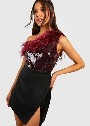 Боди с пайетками и перьями м-л