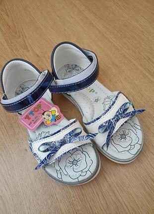 Босоножки для девочки.