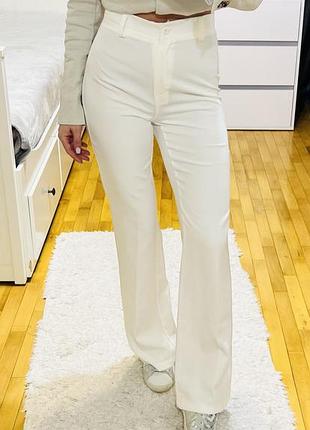 Штани білого кольору