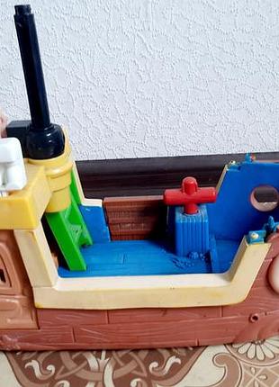Игрушка карабель.