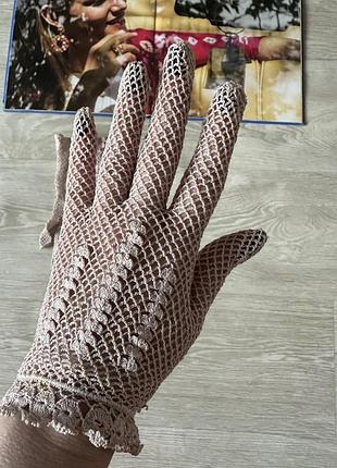 Тонкие ажурные перчатки